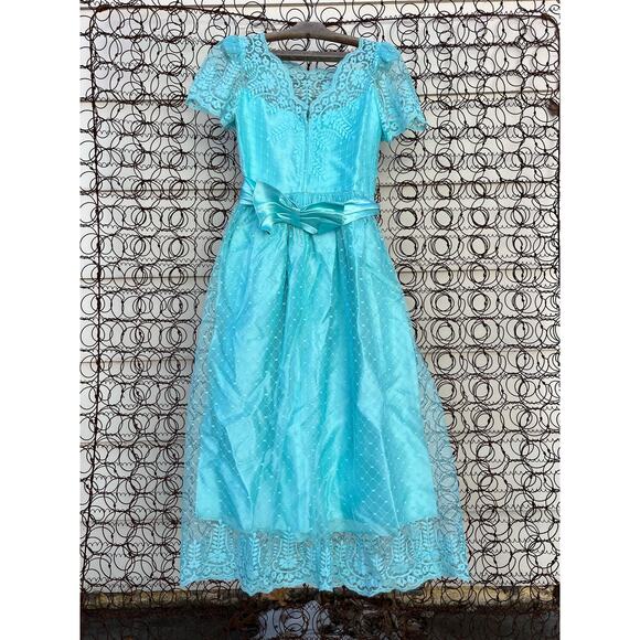 Vintage JCPenney Robbins Egg Blue Lace over Satin Formal Dress 9/10 - Picture 4 of 8